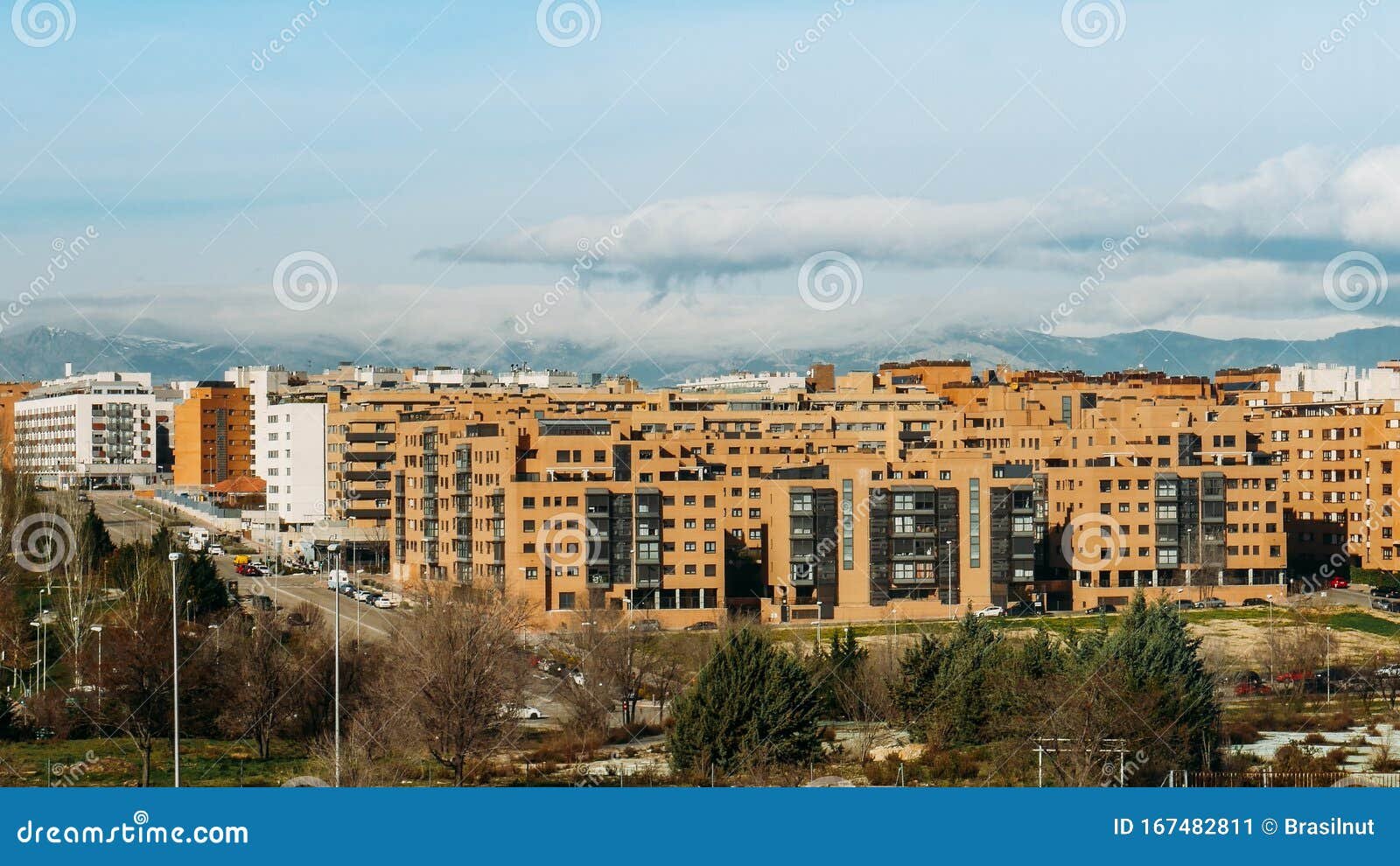 vista de un barrio residencial en madrid