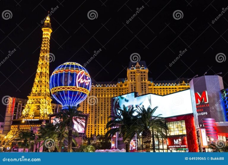 Qué atracciones ofrece el hotel Paris Las Vegas en NV
