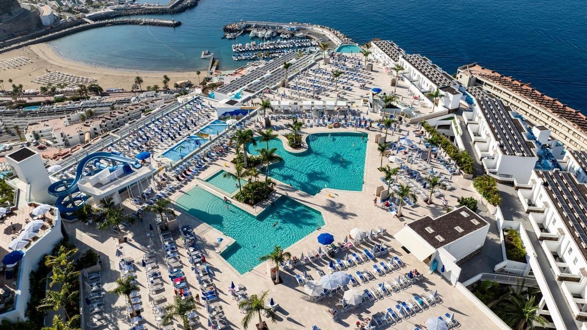 vista del hotel servatur puerto azul