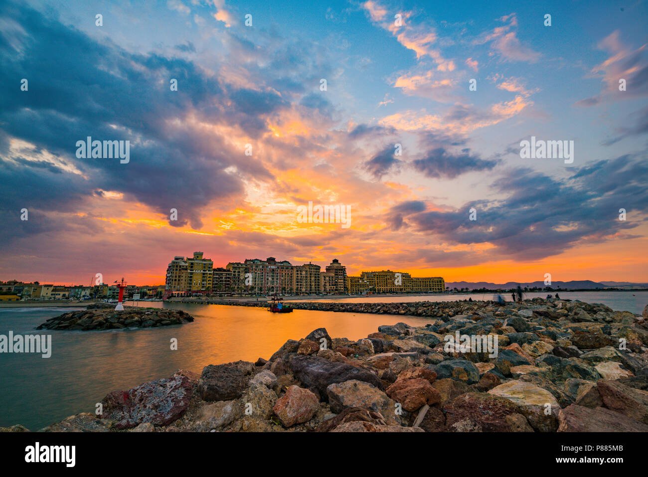 vista panoramica de port saplaya al atardecer