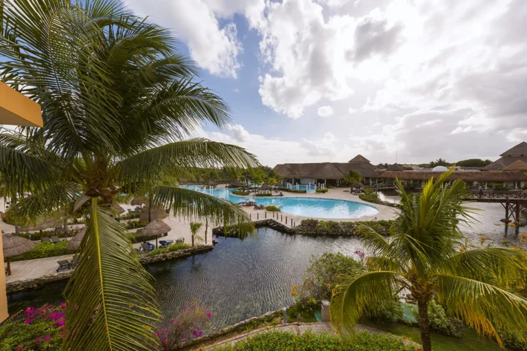 Qué servicios ofrece el Grand Palladium Colonial Resort & Spa