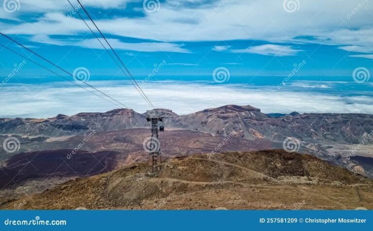 Es posible subir al Teide en teleférico y bajar caminando